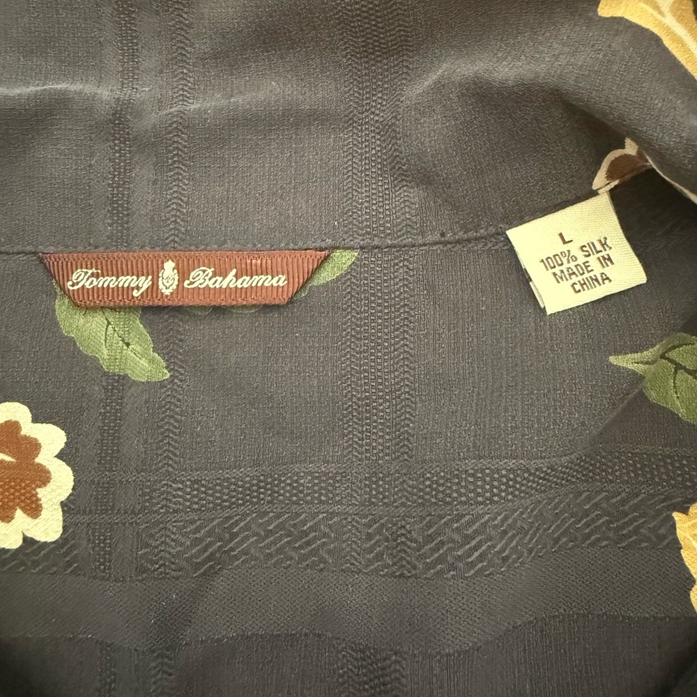 Tommy Bahama Silk Floral Hawaiian Camp Shirt 2000s Resort L - Picture 4 of 4